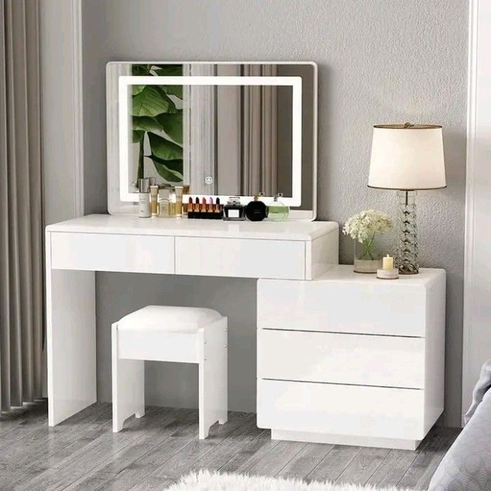 Makeup Vanity, White - A095